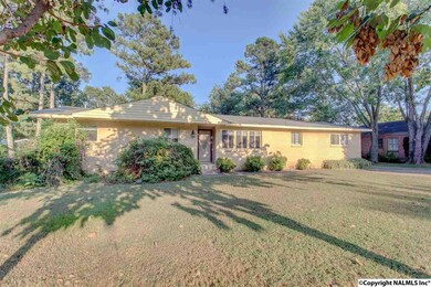 What a gem in this quiet conveniently located neighborhood...