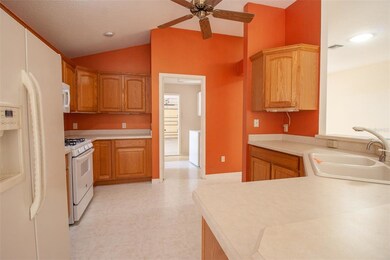 17423 SE 72nd Deer Run Ave, The Villages, FL 32162 - photo 3