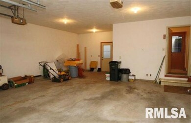2116 W 43rd St, Davenport, IA 52806 - photo 3