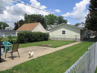 2007 Warren St, Davenport, IA 52804 - photo 3