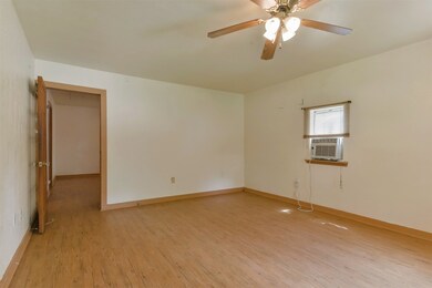 1302 Betsy Ross St, Alvin, TX 77511 - photo 4