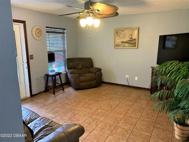 Living Room (2)