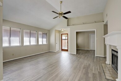 16118 Manor Point Dr, Houston, TX 77095 - photo 4