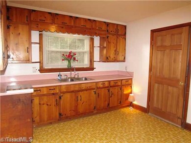 226 Nolen Ave, Asheboro, NC 27205 - photo 2