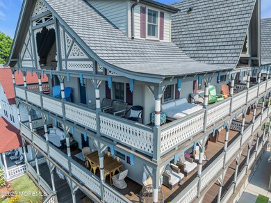 UPPER 2 Floors & Balconies