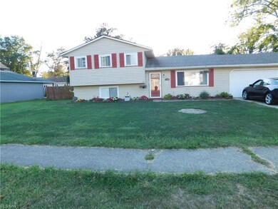 714 Oakwood Ave, Sheffield Lake, OH 44054 - photo 2