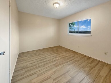 3310 Edgecreek Dr, Houston, TX 77066 - photo 5