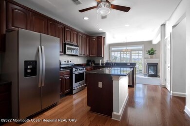 Eat-in-kitchen