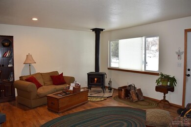1205 NE Dempsey Dr, Bend, OR 97701 - photo 2