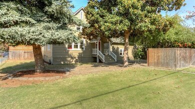 1100 SW L St, Grants Pass, OR 97526 - photo 3