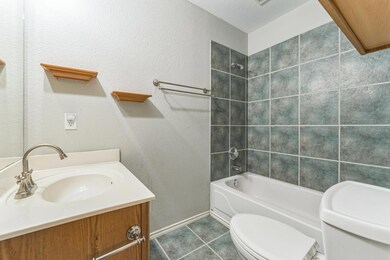 Full bath featuring toilet, shower / tub combinat