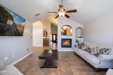 14204 Desert Yucca Dr, Horizon City, TX 79928 - photo 3