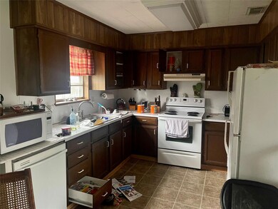 112 E 8th St, Bonham, TX 75418 - photo 3