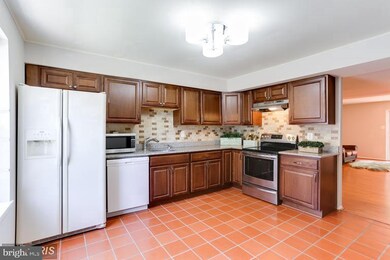 10532 E Wind Way, Columbia, MD 21044 - photo 2