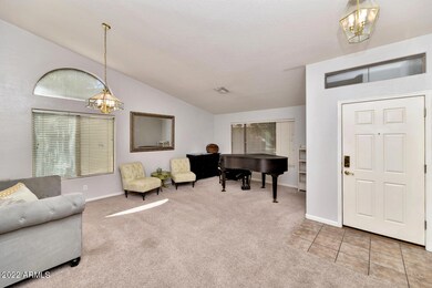 4360 E Ellis Cir-large-004-003-4360 E El