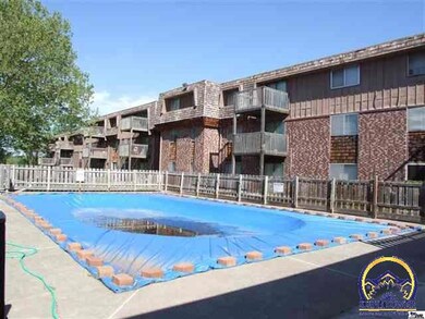 2324 SW Briarwood Plaza unit 204F, Topeka, KS 66611 - photo 2