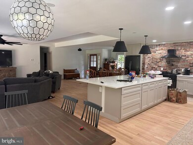 827 Locust Dr, West River, MD 20778 - photo 4