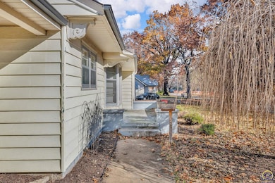 1115 SW Billard Ave, Topeka, KS 66604 - photo 5