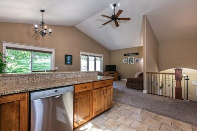 3381 Peach Tree Ln, Dubuque, IA 52002 - photo 7