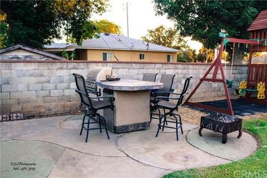Yes, the Outdoor BBQ and fire pit are included! Th