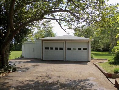 127 Mitchells Ln, Middletown, RI 02842 - photo 3