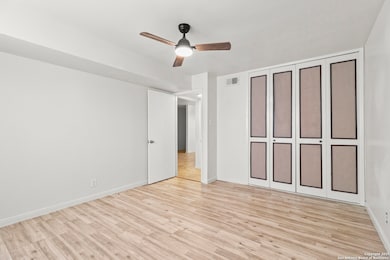 Large bedroom w/modern finished ceiling fan