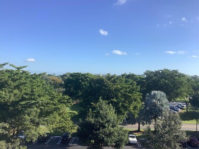 575 Oaks Ln unit 608, Pompano Beach, FL 33069 - photo 4