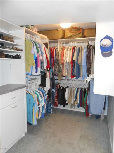 Master suite W/I closet