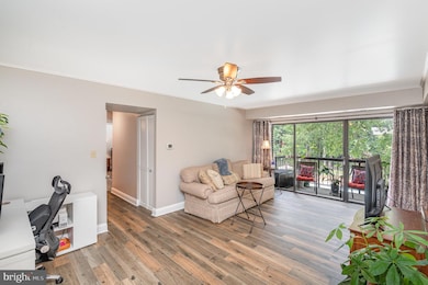 9720 Kingsbridge Dr unit 302, Fairfax, VA 22031 - photo 5