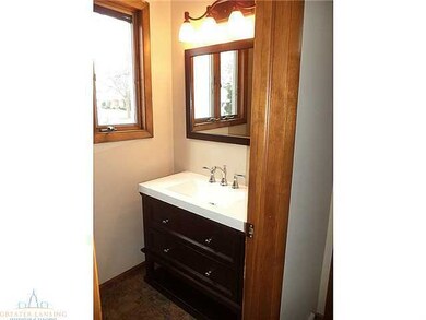 1911 Holly Way, Lansing, MI 48910 - photo 5