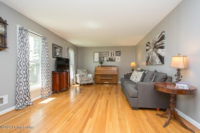 9303 Hudson Ln, Louisville, KY 40291 - photo 7