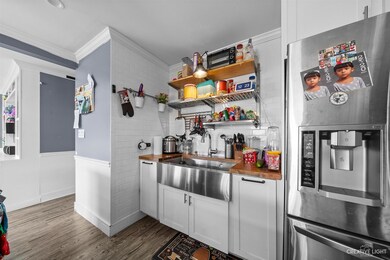 910 Berkley St, Carpentersville, IL 60110 - photo 7