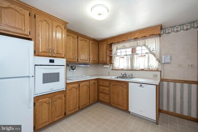 1818 Clinton Rd, Norristown, PA 19403 - photo 7