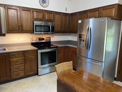 Dine in kitchen