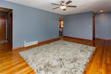 4310 42nd St, Des Moines, IA 50310 - photo 3