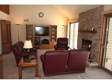 1841 Briarwood Ln, Fitchburg, WI 53575 - photo 4