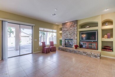 Family Room (1)-SMALL