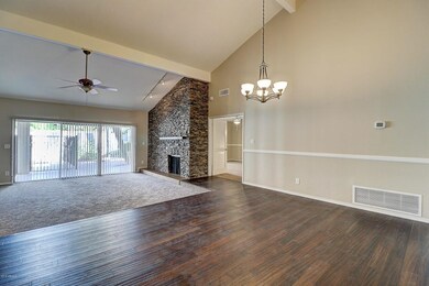 Great Room with Formal Dinning
