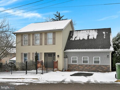 12 Union St, Pine Grove, PA 17963 - photo 3