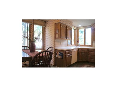 Huge windows in the kitchen and breakfast room