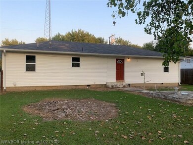 906 Enid St, Muldrow, OK 74948 - photo 4