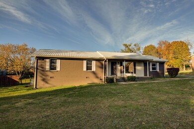 1309 Robinwood Dr, Shelbyville, TN 37160 - photo 2