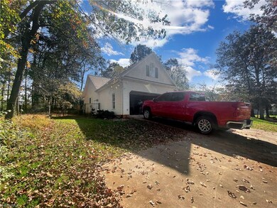 426 Shingle Gap Rd, Purlear, NC 28665 - photo 2
