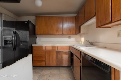 23-web-or-mls-8133 E 6th St-23