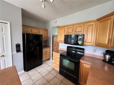 27002 Glenside Ln, Olmsted Falls, OH 44138 - photo 5