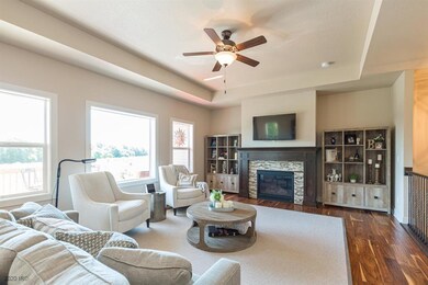 8019 NW 95th Cir, Johnston, IA 50131 - photo 4