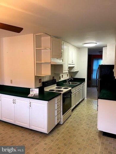 8476 Snowden Oaks Place, Laurel, MD 20708 - photo 7