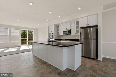 18289 Summit Pointe Dr, Triangle, VA 22172 - photo 7