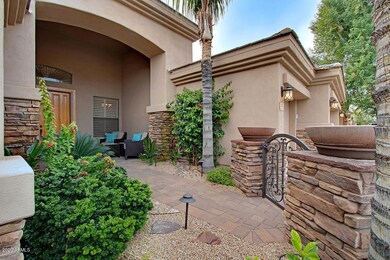 FrontCourtyard_8851