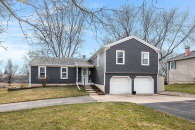 944 Orchard Ct, Batavia, IL 60510 - photo 2